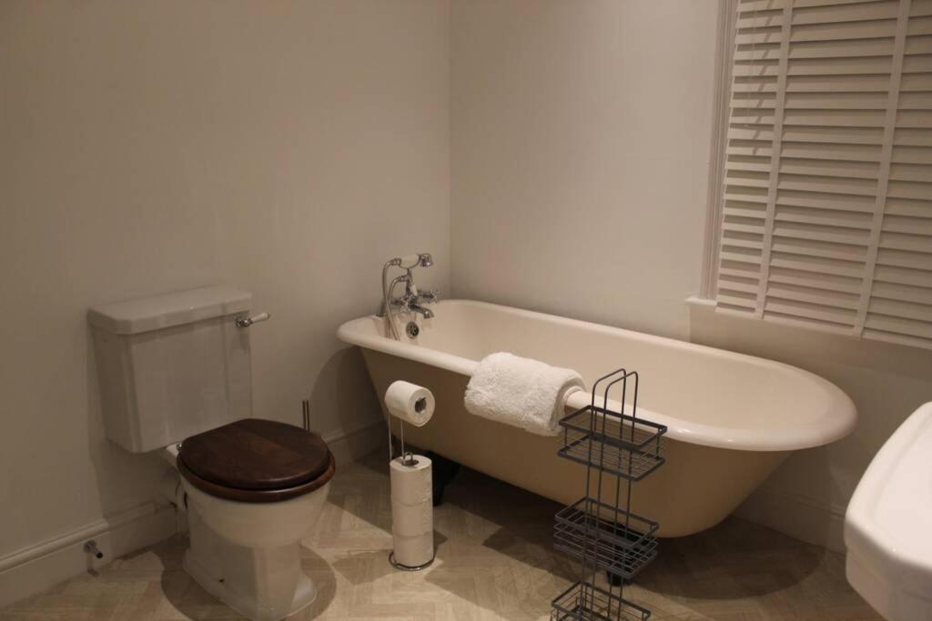 Luxury Townhouse In Town Centre, Views, River Walk, Free Parking 슈루즈버리 외부 사진