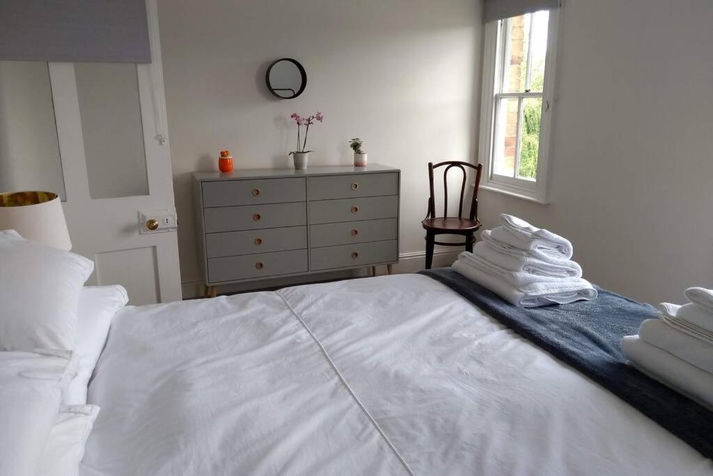 Luxury Townhouse In Town Centre, Views, River Walk, Free Parking 슈루즈버리 외부 사진