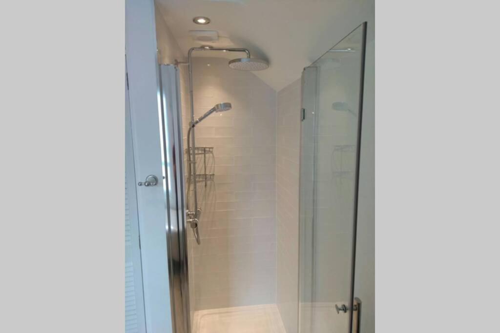 Luxury Townhouse In Town Centre, Views, River Walk, Free Parking 슈루즈버리 외부 사진
