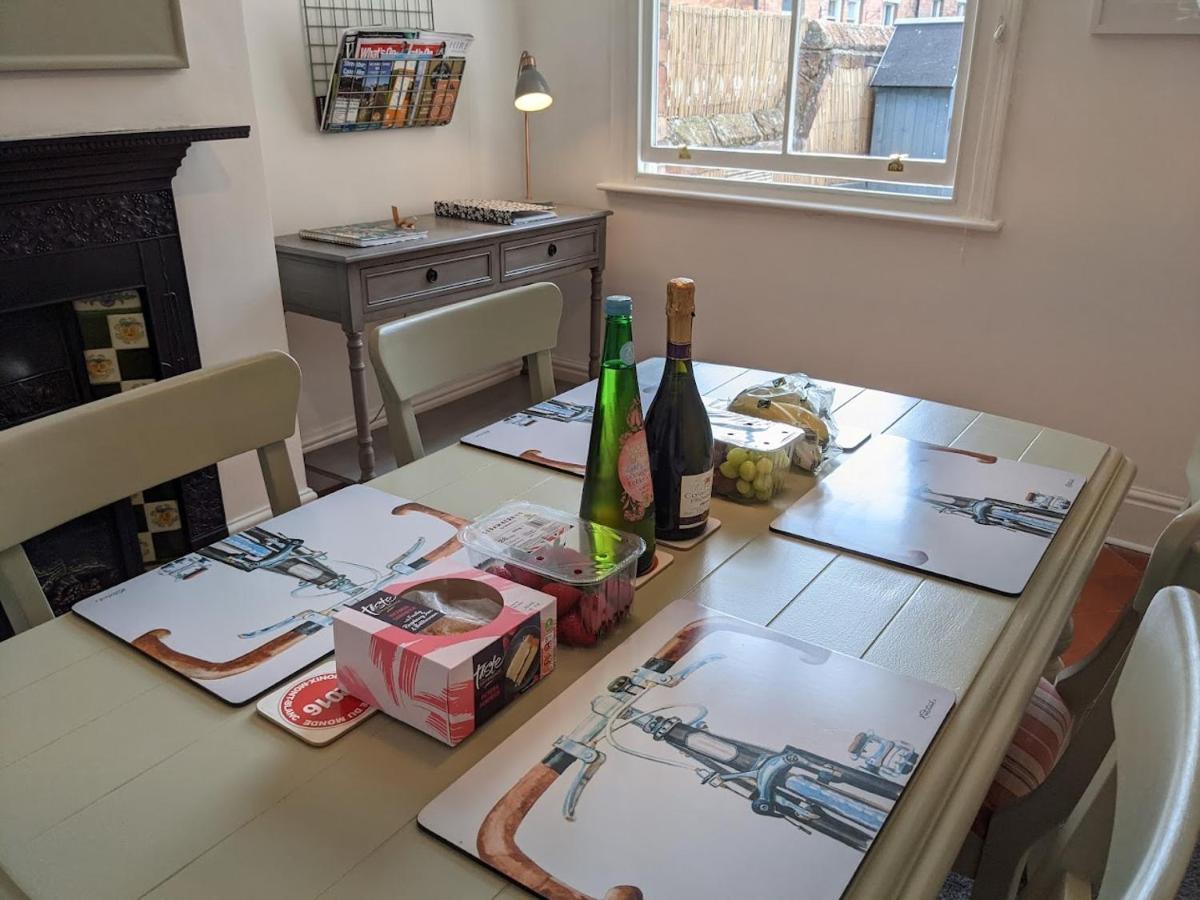 Luxury Townhouse In Town Centre, Views, River Walk, Free Parking 슈루즈버리 외부 사진